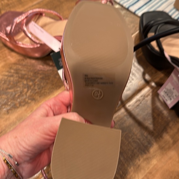 Two pairs of ladies sandals - Picture 5 of 6